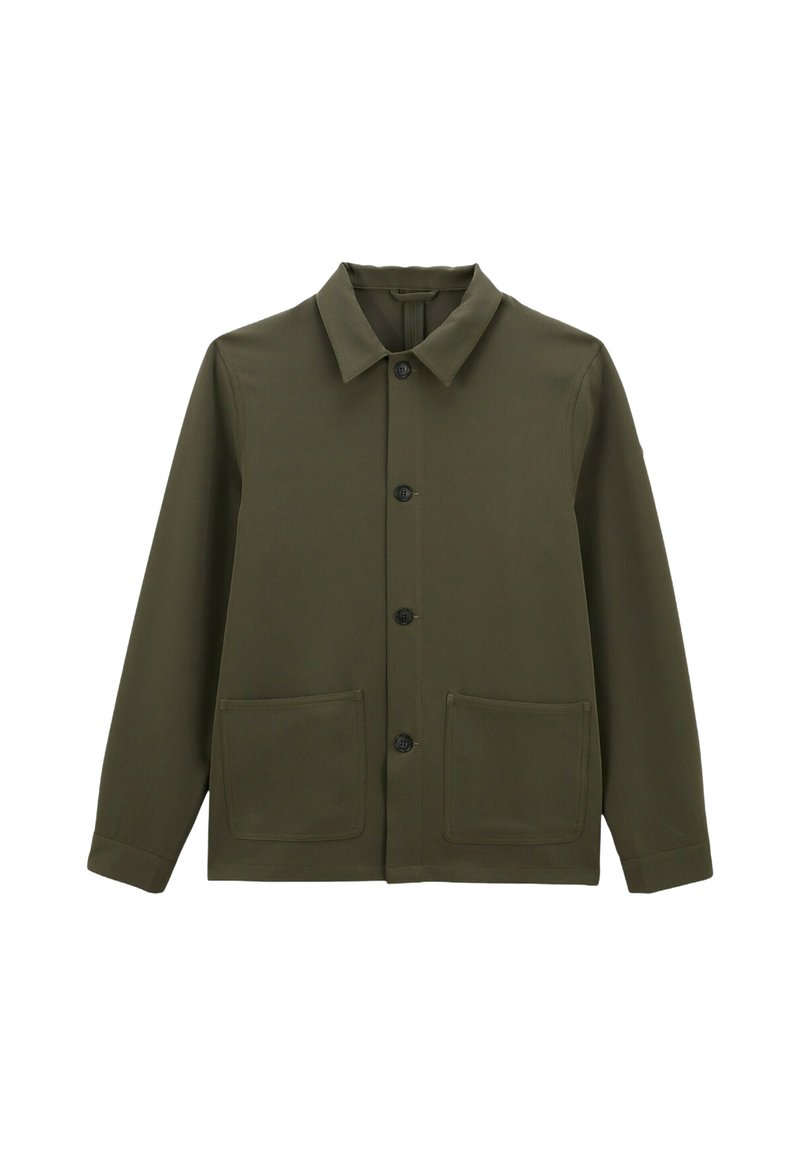 Veste boutonnée vert olive avec un col, des manches longues et deux grandes poches avant.