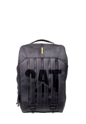 Mochila rectangular negra con rayas acolchadas verticales y gran logo CAT en la parte frontal, asa superior y bolsillo lateral con cremallera.