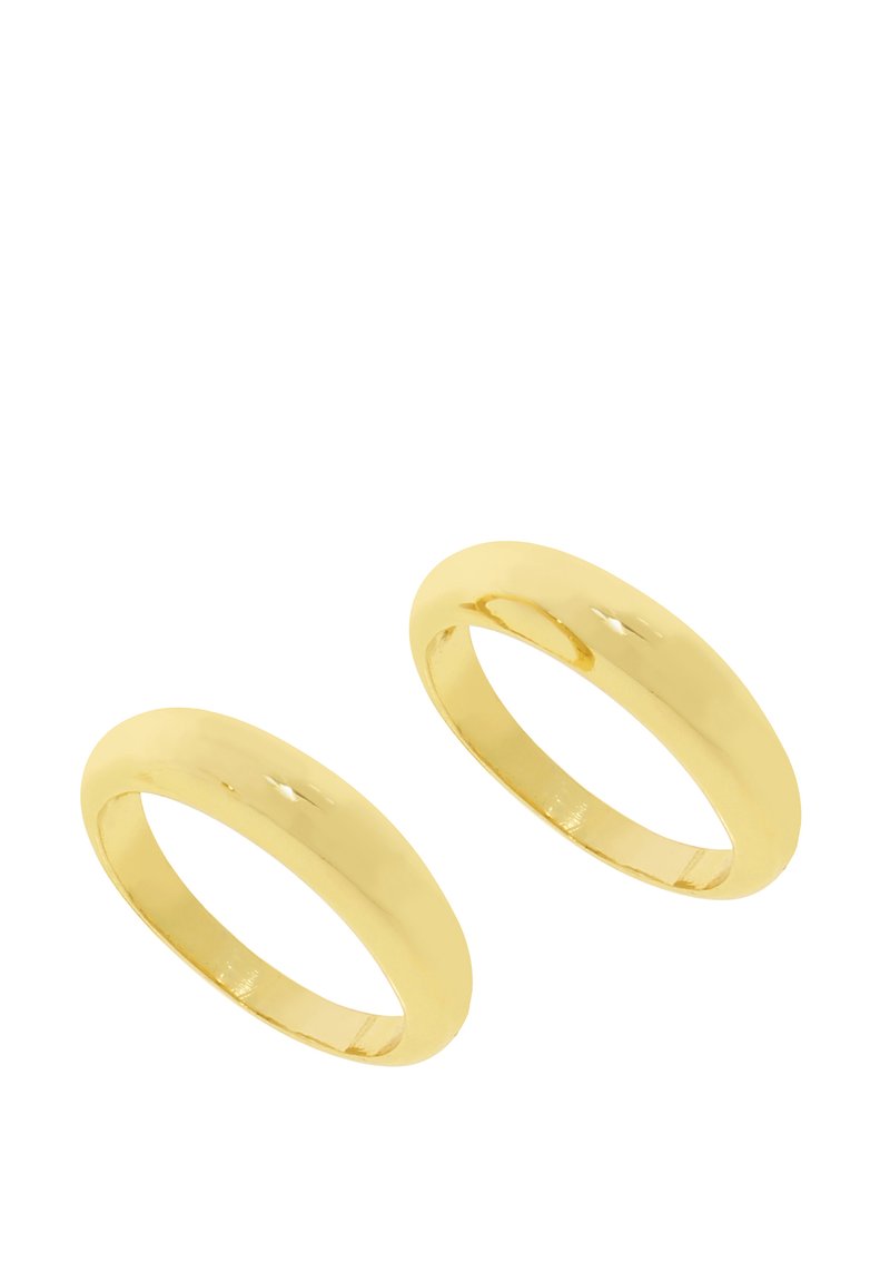 Sæt af glatte, polerede guld ringe med et rundt, simpelt design og en blank finish. Ingen yderligere mønstre eller accenter er til stede.