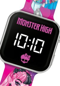 Orologio digitale con quadrante quadrato nero che mostra "10:10", con una cornice argentata e un vivace cinturino rosa decorato con grafiche dei personaggi di Monster High.