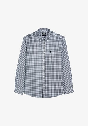Koszula z długim rękawem w granatowo-białą kratę, zapinana na guziki, z kołnierzykiem na szpic oraz małym haftowanym logo na lewej kieszeni na piersi.
