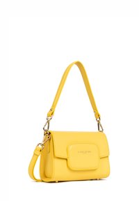 Borsa a tracolla gialla in pelle con forma rettangolare, tracolla regolabile e patta frontale con logo. Texture liscia e hardware argentato.