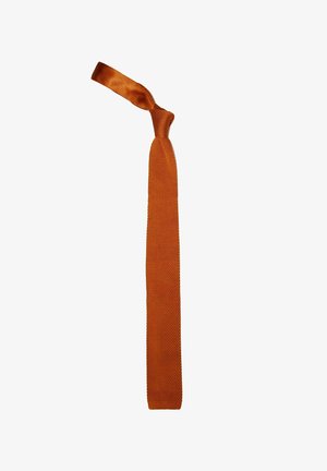 Orange slipsknut i texturerat tyg med en smal design; har en satinfinish och en ögla för säker fastsättning.