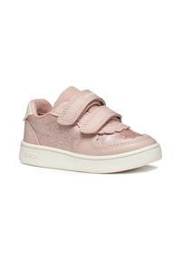 Rosafarbene Turnschuhe mit glatter und glitzernder Oberfläche, ausgestattet mit zwei Klettverschlussriemen, einer runden Zehenpartie und einer weißen Gummisohle. Marke: GEOX.