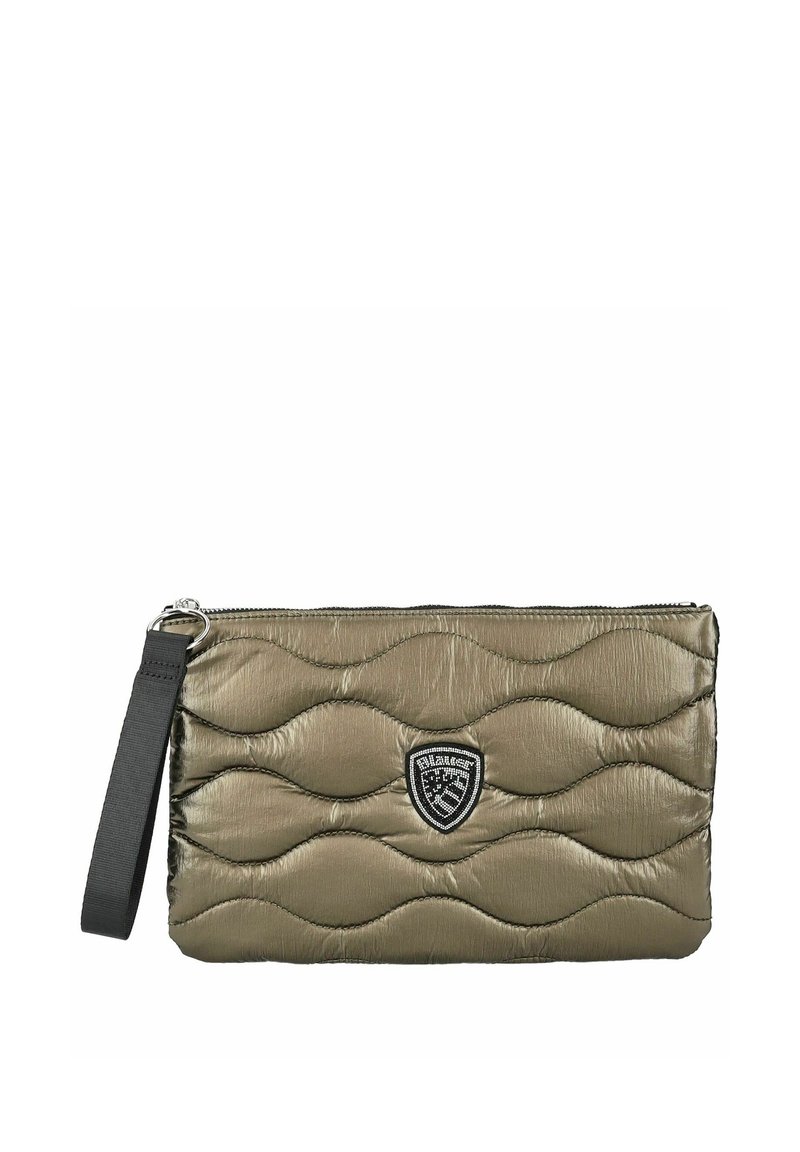 Oliwkowo-zielony pikowany woreczek wykonany z błyszczącej tkaniny, wyposażony w zamek błyskawiczny oraz czarny pasek. Z przodu znajduje się ozdobne logo.