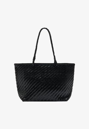 Czarna pleciona torba na ramię z dwoma plecionymi paskami. Ma prostokątny kształt i teksturowany wzór na powierzchni.