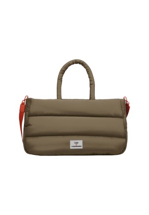 Olivgrüne gepolsterte Tasche mit rechteckiger Form, doppelten Griffen und einem verstellbaren orangefarbenen Tragegurt; verfügt über ein Logopatch auf der Vorderseite.