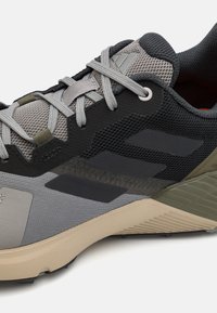 Adidas Terrex SOULSTRIDE - Chaussures de marche - solid grey/carbon/olive strata