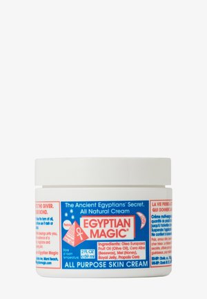 Hvid rund krukke med "Egyptian Magic" universal hudcreme, med rød og blå etiket med tekst, ikoner og ingrediensliste; 2 fl oz.