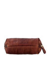 Borsa in pelle marrone con una texture liscia, forma rettangolare, chiusura con zip e un piccolo tirante in pelle.