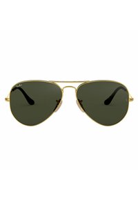 Occhiali da sole aviator con montatura in metallo dorato, lenti verde scuro e punte in plastica nera. Presentano un design a ponte doppio.