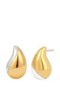 Guld- og sølv dråbeformede øreringe med en poleret overflade, der har en buet adskillelse mellem de to farver.