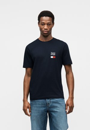 - T-shirt z nadrukiem