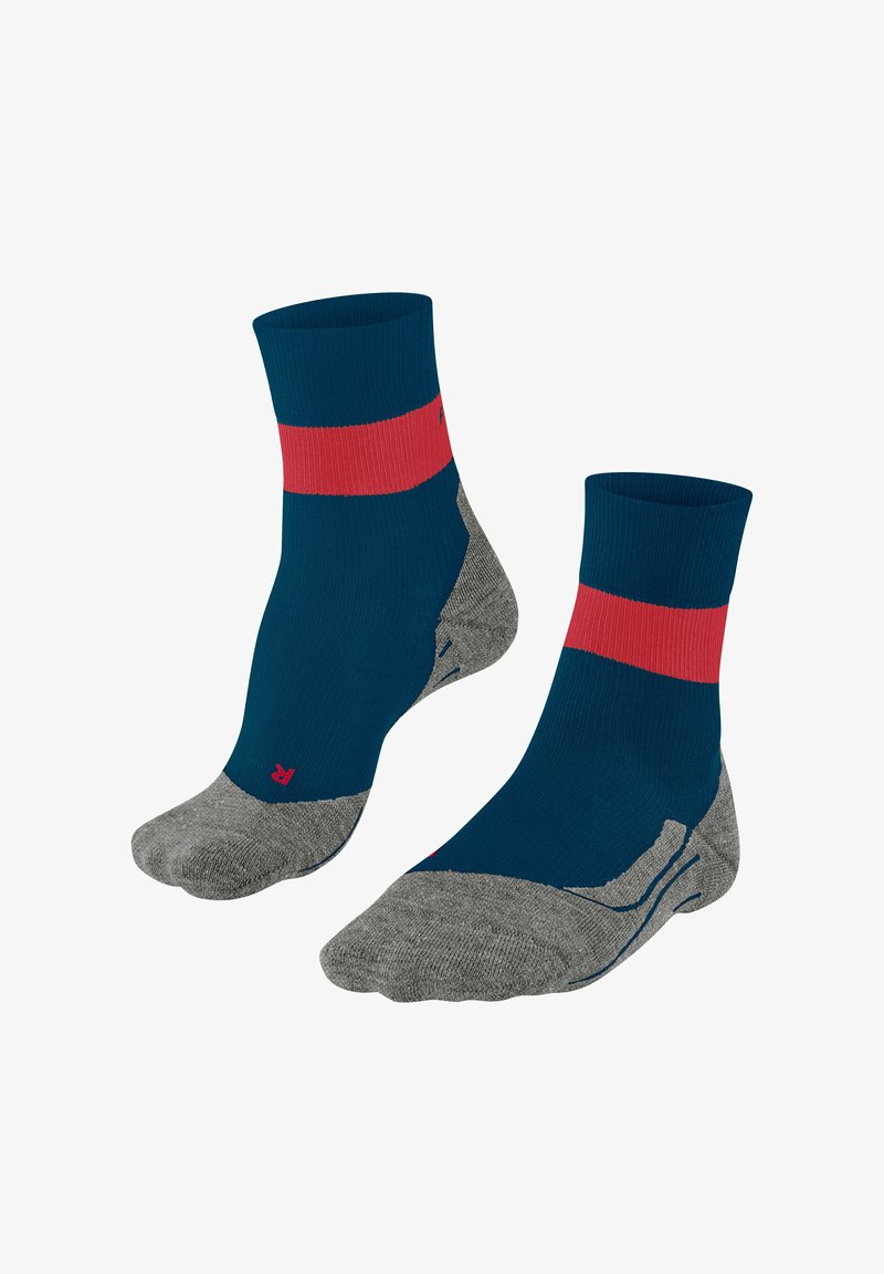 Blaue Knöchelsocken mit einem roten Streifen, ausgestattet mit einer grauen Ferse und Zehenkappe. Strukturierter Stoff mit geripptem Bündchen und verstärktem Zehenbereich.