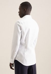 Seidensticker BUSINESS - Camicia elegante - white
