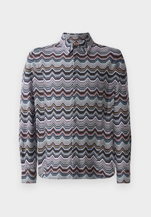 Chemise à manches longues avec un motif en zigzag dans des couleurs bleue, rose et crème. Fabriquée en tissu léger avec un col à boutons.