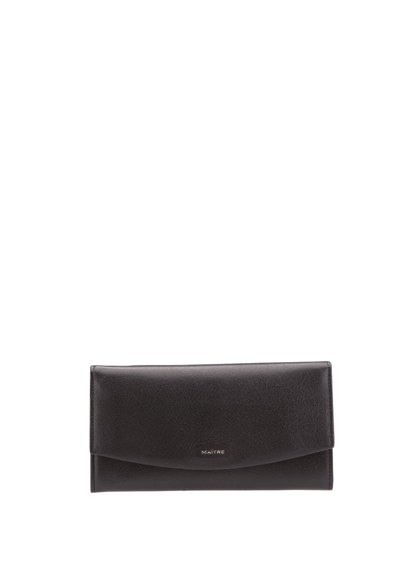 Cartera de cuero negro con textura suave, forma rectangular y cierre de solapa. Presenta un logo en relieve en la parte frontal.