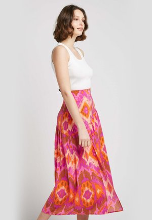 Jupe maxi en tissu à motif vibrant de rose, orange et violet. Design fluide avec une taille ajustée et une partie inférieure plissée.