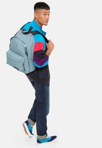 Eastpak OUT OF OFFICE - Reppu - chilly blue