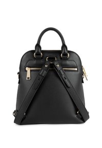 Sac à dos en cuir noir avec deux poignées supérieures, des bretelles réglables, une poche zippée à l'avant, des finitions en métal doré et une texture texturée.