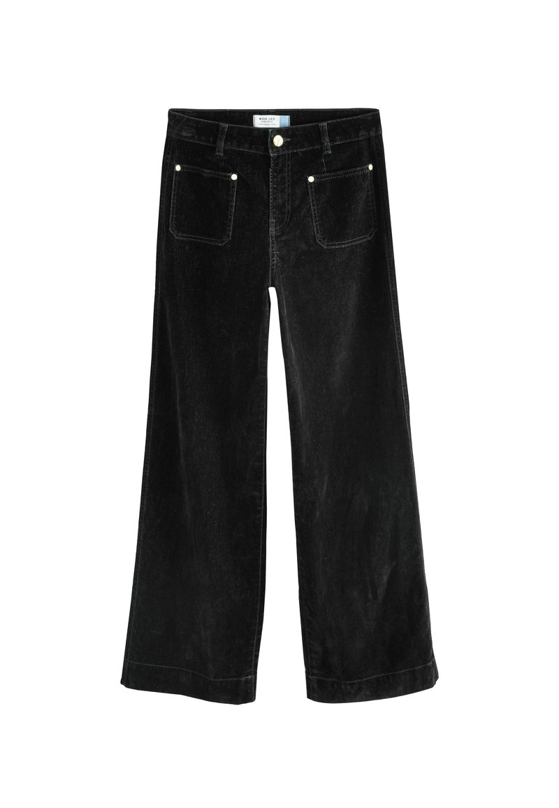Pantalones de pana ancha negros con cierre de botón, cuatro bolsillos y detalles de costura sutiles. Textura suave con un acabado mate.