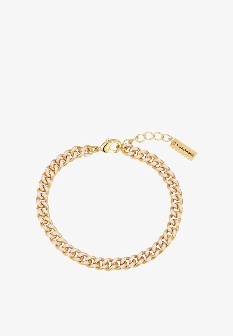Guldkedjearmband med sammanlänkade metalldelar, en krabba-krok och en liten tagg märkt "YOKOAMII" med justerbar längd.