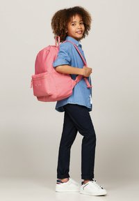 Tommy Hilfiger ESSENTIAL UNISEX - Mochila - glamour pink