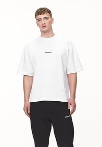 Pegador - LOGO BOXY TEE UNISEX - Navadna majica - white/black gum Miniaturna slika 1