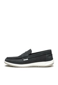 Scarpa nera slip-on con tomaia in morbida pelle, colletto imbottito, cuciture decorative e suola in gomma bianca. Design semplice e dal profilo basso.