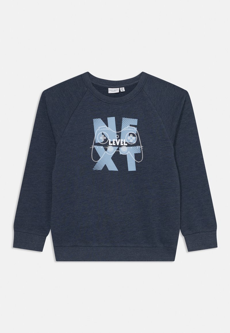 Sudadera azul marino con mangas largas tipo raglán y cuello redondo. La parte delantera presenta un texto gráfico en blanco y azul claro con controladores de juegos.