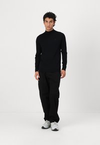 KARL LAGERFELD TURTLE NECK - Džemperis - black