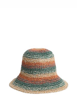 Chapeau seau crocheté avec un large bord présentant des rayures horizontales de couleurs vert, orange, beige et blanc cassé.
