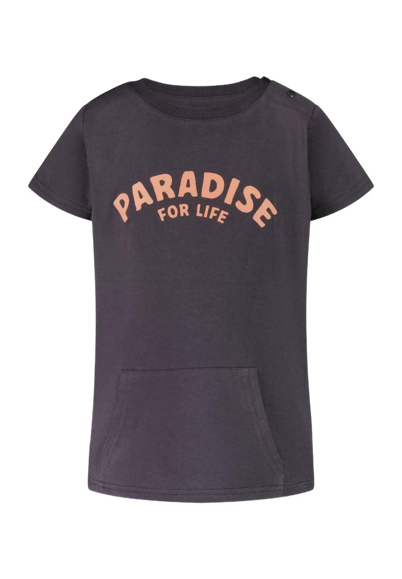 Donkergrijze T-shirt met korte mouwen, heeft een ronde halslijn, een borstzak en de tekst "PARADISE FOR LIFE" in licht perzik.