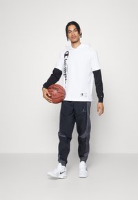 Champion BASKETBALL LONG SLEEVE - Pitkähihainen paita - white