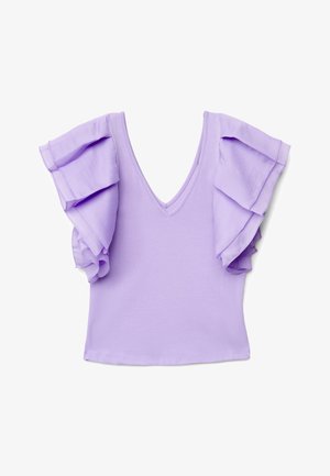 Top lilla a maniche corte con scollo a V profondo e maniche a balze sovrapposte, disteso su uno sfondo bianco.
