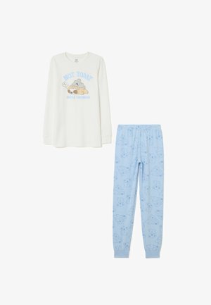 Camisa de pijama blanca de manga larga con el texto "NO HOY, QUIZÁS MAÑANA"; pantalones azules con un patrón repetido de contorno de oso azul claro.