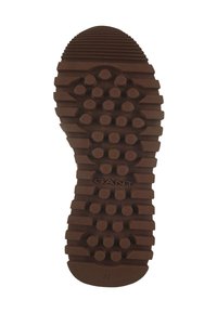 Schuhsohle aus braunem Gummi mit runden Noppen, horizontalen Rillen, "GANT"-Branding und der Größenangabe "37" an der Ferse.