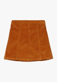 Roest-oranje corduroy mini-jurk met verticale naden en een aansluitende tailleband, plat gelegd op een witte achtergrond.