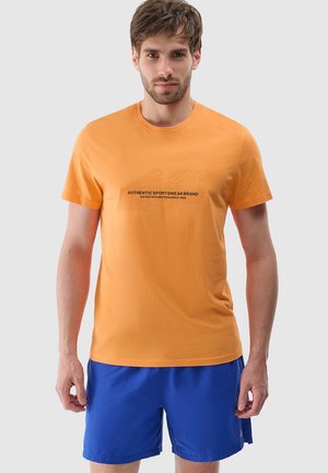 - T-shirt z nadrukiem