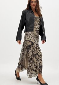 NA-KD Maxi šaty - animal print