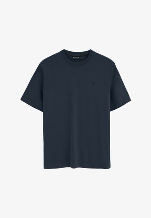 Donker marineblauw T-shirt met korte mouwen en een ronde hals, met een klein zwart geborduurd polo spelerslogo op de linkerborst.