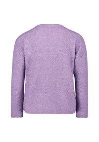 Lavender Pullover mit strukturierter Strickdesign, langen Ärmeln und einem runden Ausschnitt. Die Rückansicht zeigt eine glatte Verarbeitung.
