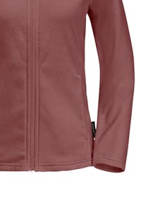 Fleecejack in een stoffige rozenkleur met een volledige ritssluiting, lange mouwen en zijzakken. Zachte textuur en stikseldetails zijn zichtbaar.