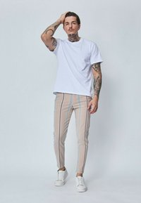 FRILIVIN À RAYURES - Pantalon classique - beige