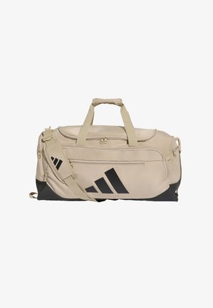 Beige ja musta Adidas-laukku, jossa useita vetoketjullisia lokeroita, pehmustettu olkahihna ja yläosan kantokahvat.