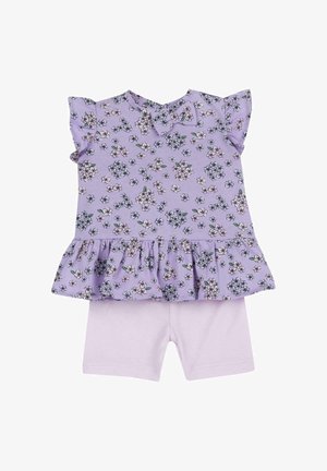 Top peplum à manches courtes floral violet pour tout-petit, avec des shorts assortis violet clair, conçu pour le confort par temps chaud.