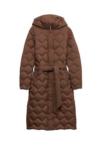 Brun quiltet lang jakke med hætte, indsnævret talje bælte og lynlåslommer. Har diamantformet stitching og en glat tekstur.