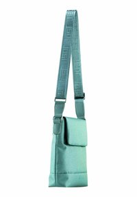 Borsa a tracolla in tessuto verde con chiusura a patta, dotata di una tracolla con motivo geometrico e un piccolo logo in rilievo sul davanti.