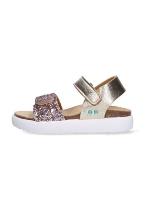 Open sandaal voor kinderen met een glinsterende roze voorband, een metalen gouden enkelbandje, een voetbed van kurk en een witte rubberen zool op een witte achtergrond.