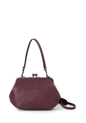 Borsa a mano in pelle viola scuro con chiusura metallica stile vintage e due cinturini per il trasporto su sfondo bianco.